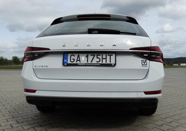 Skoda Superb cena 109000 przebieg: 79000, rok produkcji 2021 z Gdynia małe 154